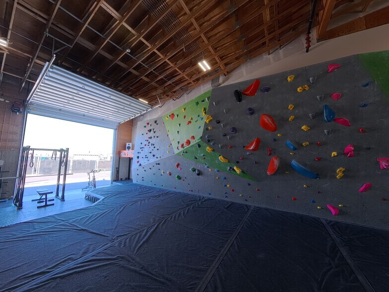 More Photos Of 2405 SW 1st St, Redmond Industrial For Lease