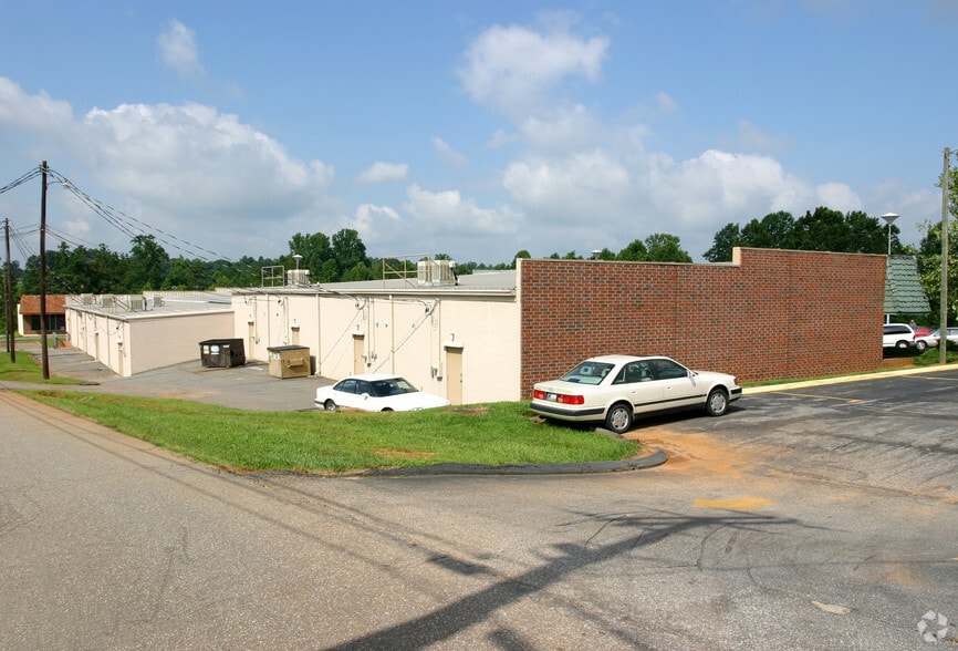 More Photos Of 825 Conover Blvd W, Conover General Retail For Lease