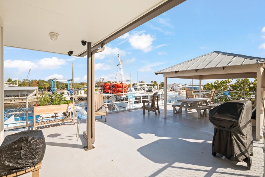 More Photos Of 810 Dodecanese Blvd, Tarpon Springs Marina For Sale