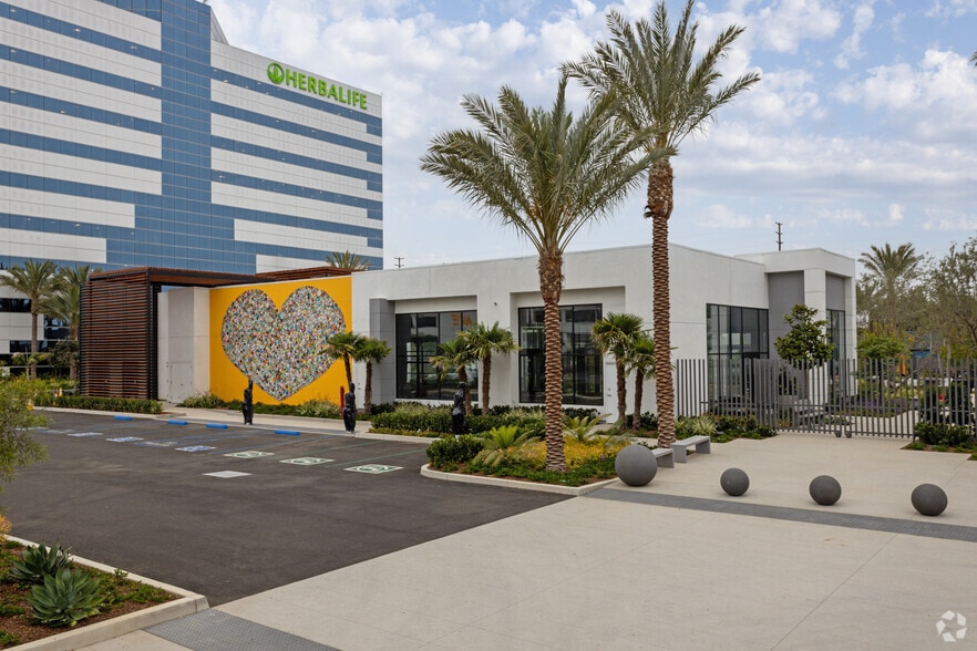 More Photos Of 980 W 190th St, Torrance Unknown For Lease