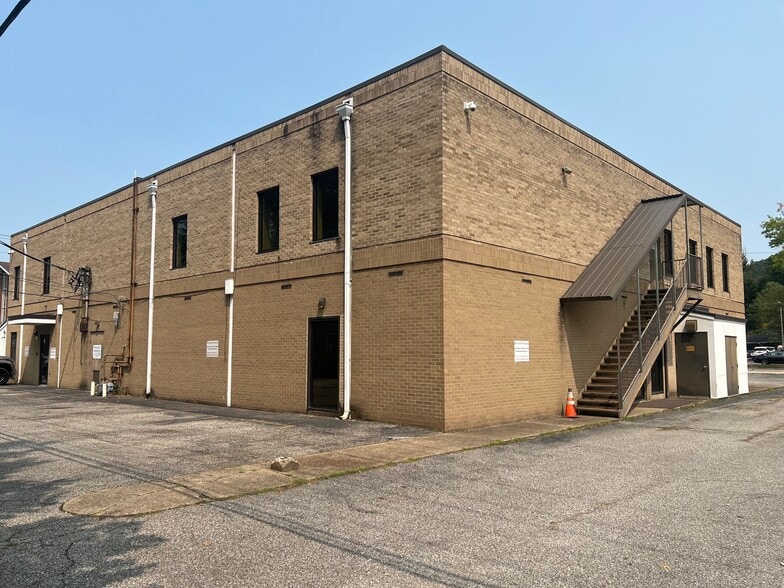 More Photos Of 4701 MacCorkle Ave SE, Charleston Medical For Sale