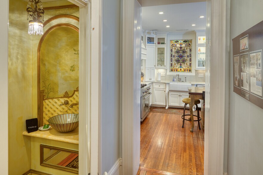 More Photos Of 14 E Taylor St, Savannah Specialty For Sale