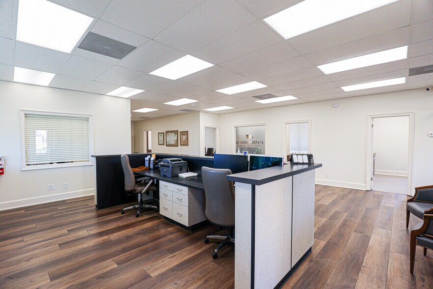 More Photos Of 630 Jefferson St, Paducah Office For Sale