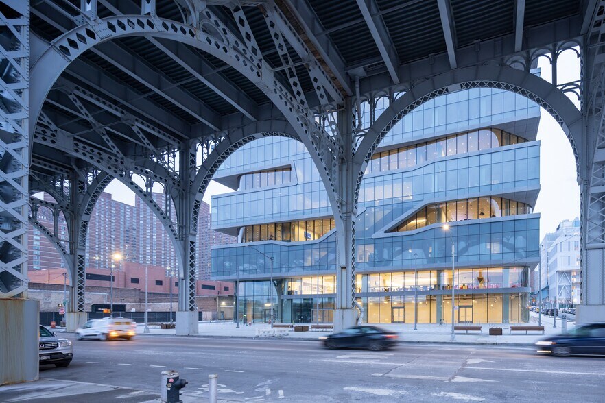 More Photos Of 2285-2293 12th Ave, New York Schools For Lease