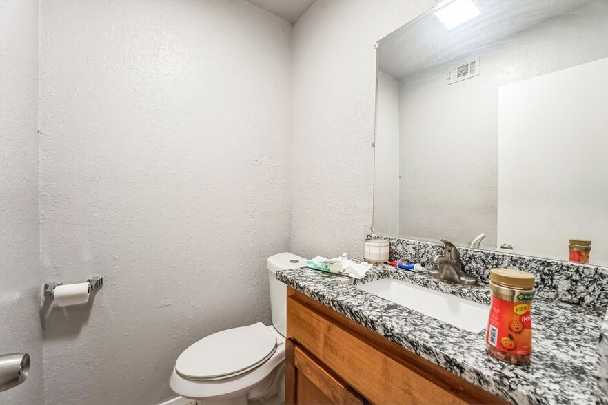 More Photos Of 2401-2411 Doreen St, Grand Prairie Apartments For Sale