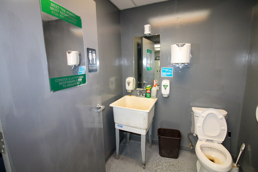 More Photos Of 5640 44th Ave S, Clinton Industrial For Sale
