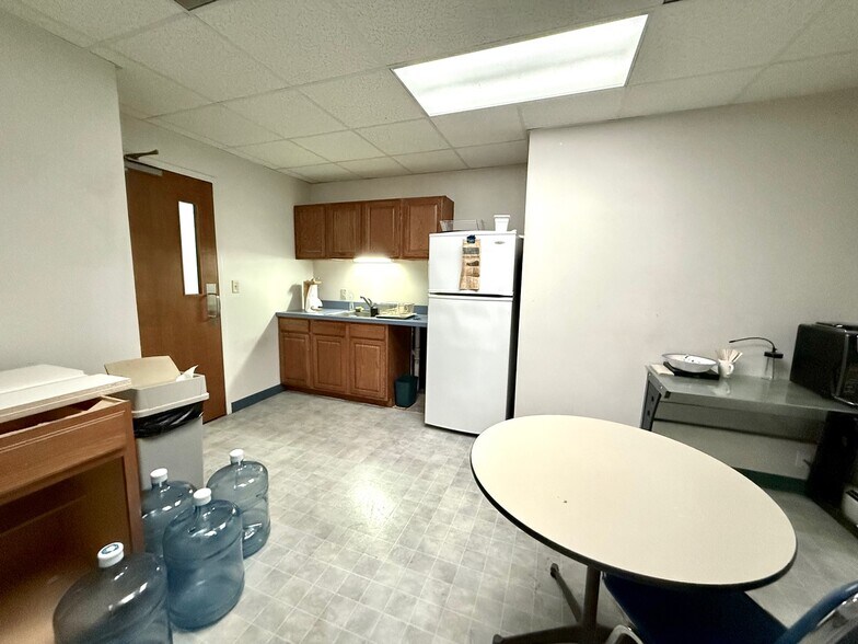 More Photos Of 624 S Prince St, Lancaster Flex For Sale