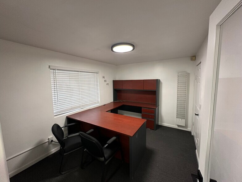 More Photos Of 73421 29 Palms Hwy, Twentynine Palms Office For Lease