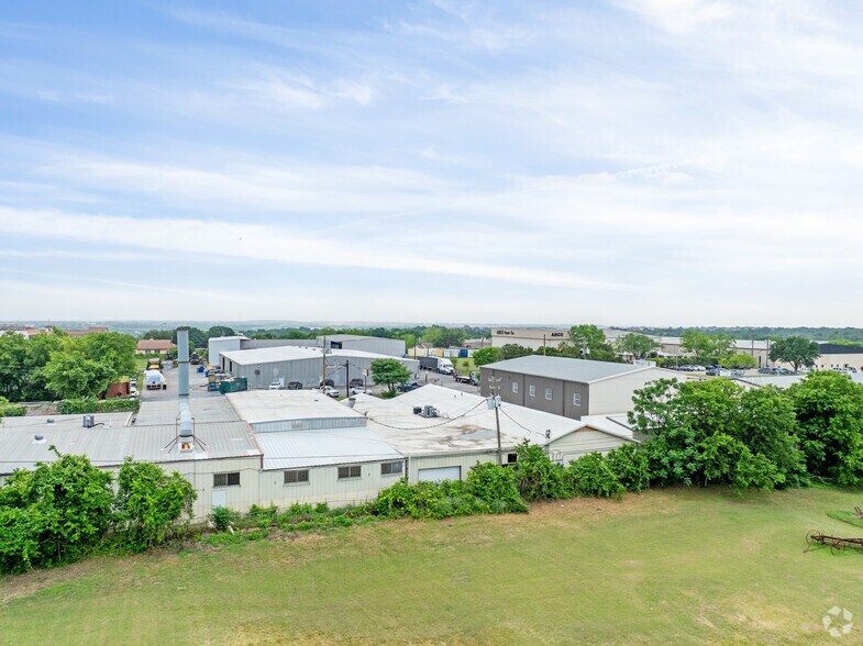 More Photos Of 11110 Bluff Bend Dr, Austin Warehouse For Lease