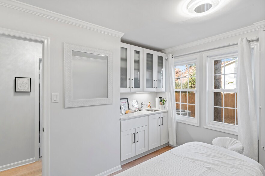 More Photos Of 2102 Gallows Rd, Vienna Medical For Lease