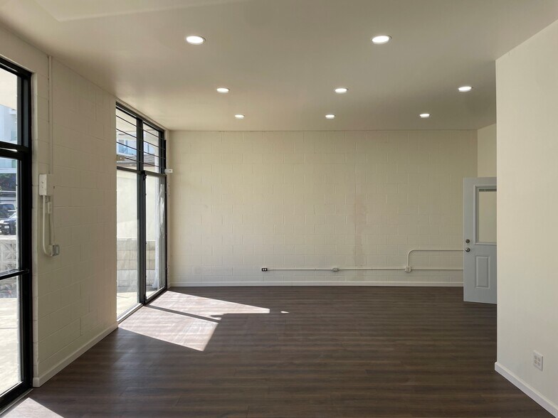 More Photos Of 13425 Beach Ave, Marina del Rey Warehouse For Lease