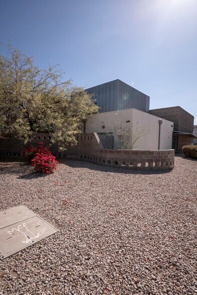 More Photos Of 1375 N Miller Rd, Tempe Research And Development For Sale
