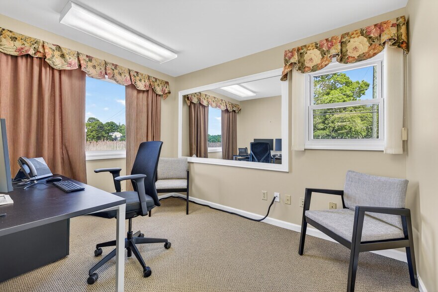 More Photos Of 239 E Main St, Clinton Office For Sale