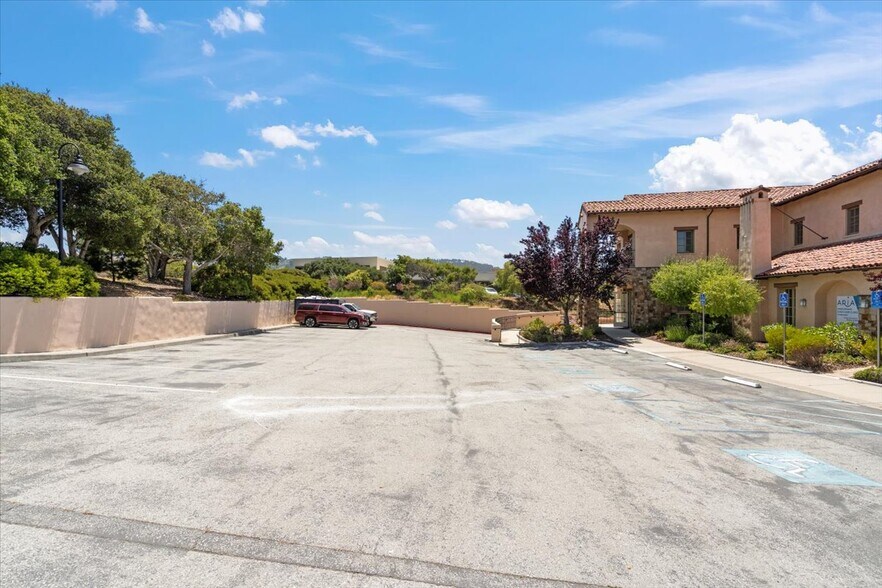 More Photos Of 10 Harris Ct, Monterey Medical For Sale