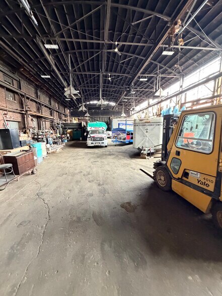More Photos Of 1609 Crystal Ave, Kansas City Warehouse For Sale