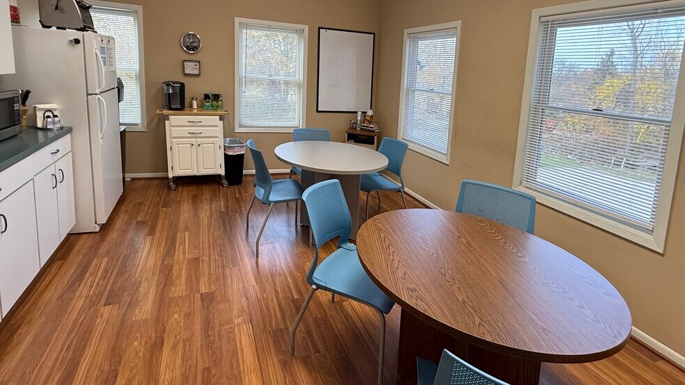 More Photos Of 7181 Chagrin Rd, Chagrin Falls Medical For Lease
