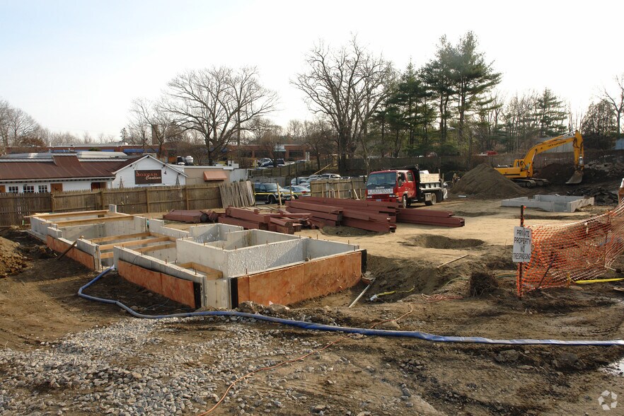 More Photos Of 50 Old Field Point Rd, Greenwich Office For Lease