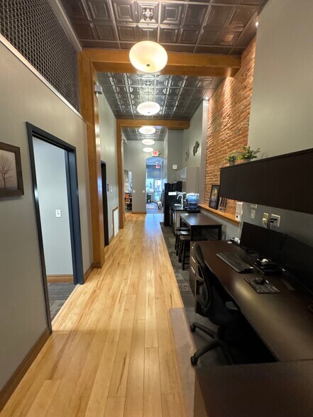 More Photos Of 327 N Riverfront Dr, Mankato Storefront Retail Residential For Lease