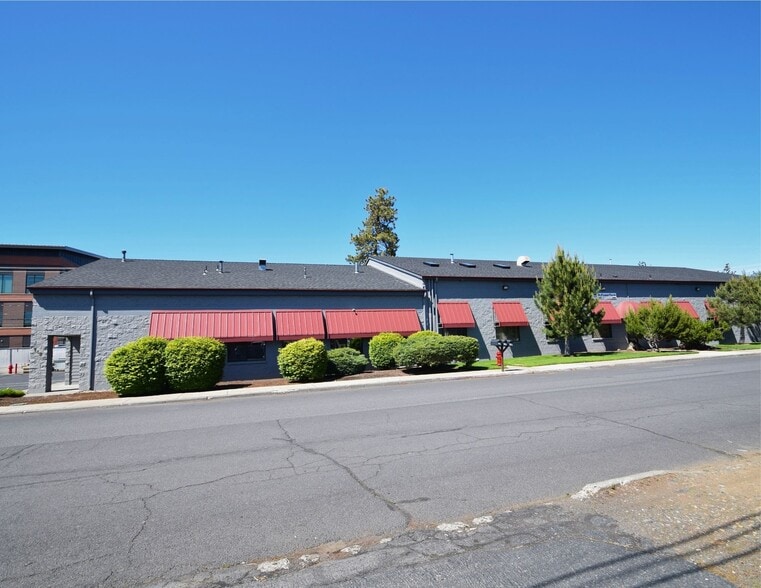 More Photos Of 742-746 SE Glenwood Dr, Bend Manufacturing For Lease