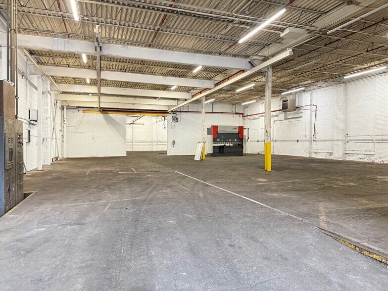 More Photos Of 41 Bleeker St, Paterson Warehouse For Lease