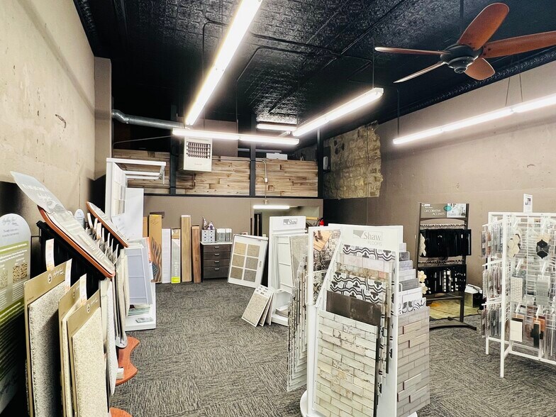 More Photos Of 130 E Main St, Marion Storefront For Sale