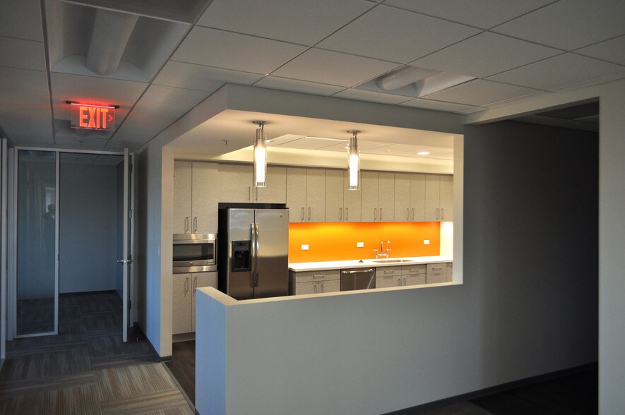 More Photos Of 2010 Corporate Ridge Rd, McLean Office For Lease