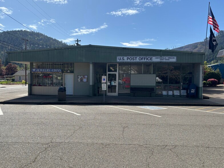 Primary Photo Of 131 SE 2nd St, Canyonville Post Office For Sale