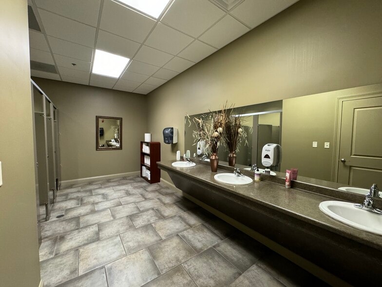 More Photos Of 2200-2300 Sutherland Ave, Knoxville Office For Lease