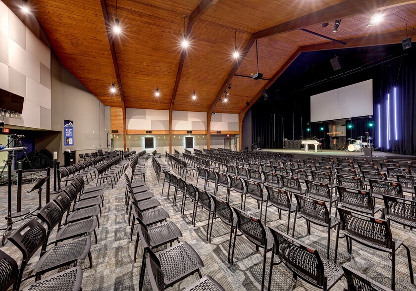 More Photos Of 18390 SW Farmington Rd, Aloha Religious Facility For Sale