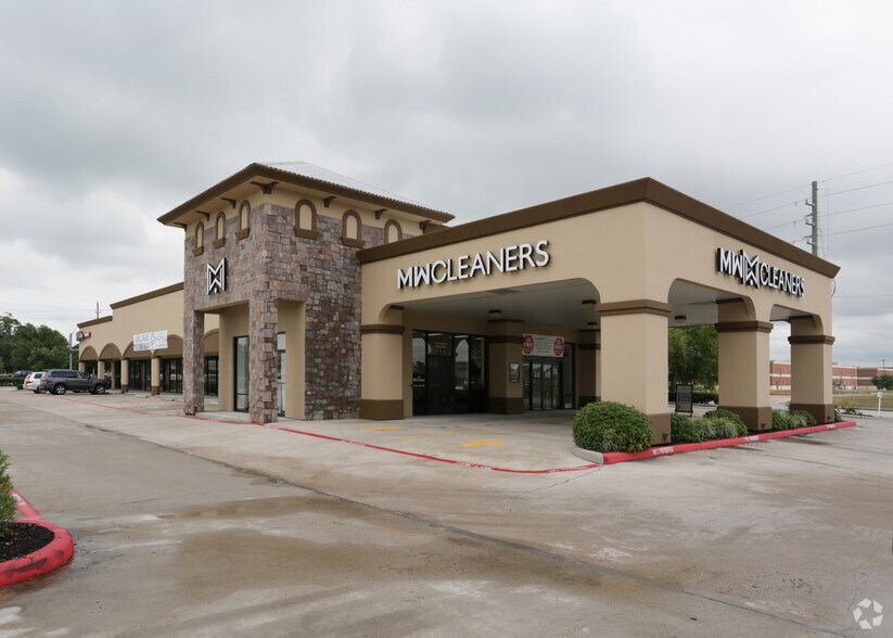 More Photos Of 9517 W Broadway St, Pearland Freestanding For Lease