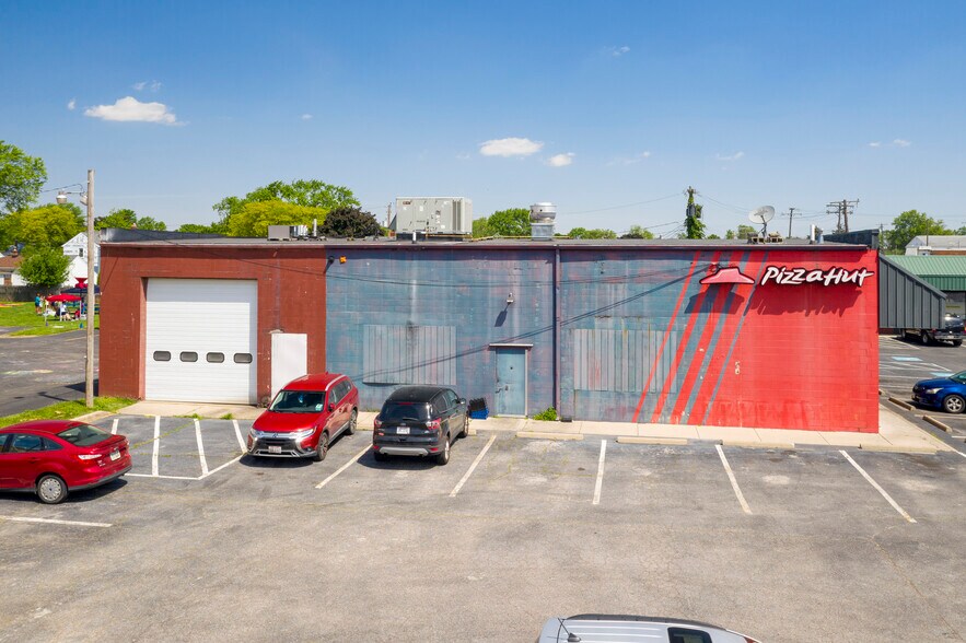 More Photos Of 5235 N Summit St, Toledo Storefront For Lease