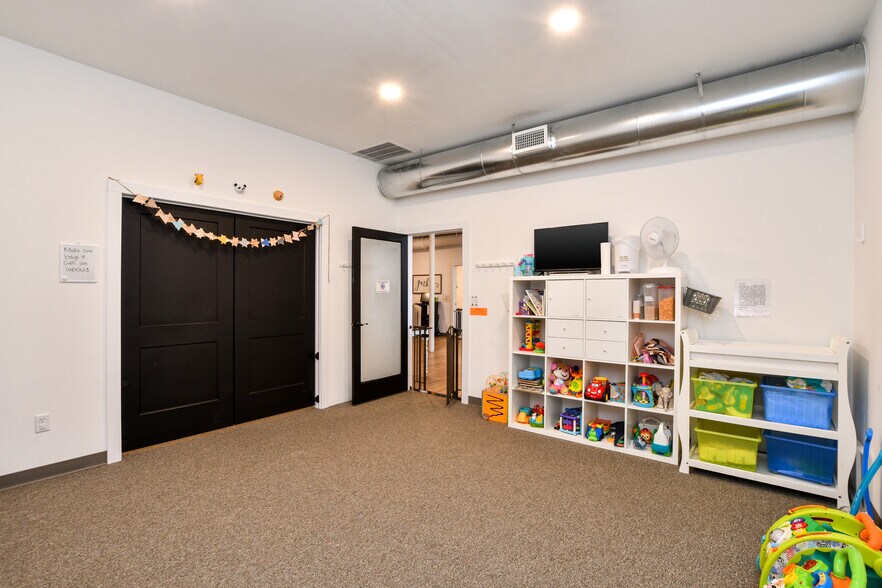 More Photos Of 25 Sweetbriar Rd, Greenville Office For Lease