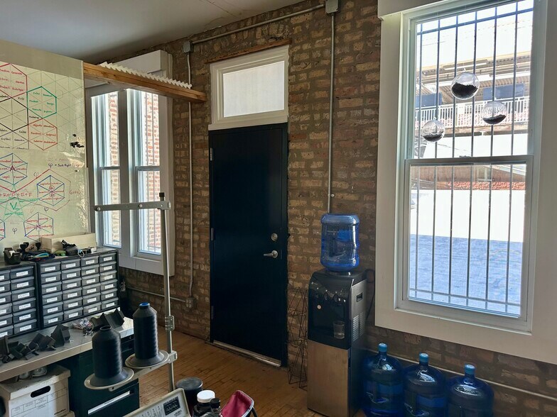 More Photos Of 1906 N Milwaukee Ave, Chicago Service Station For Sale