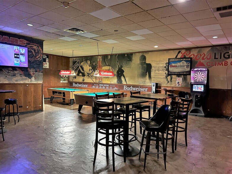 More Photos Of 1027 Sheffield Ave, Dyer Restaurant For Sale