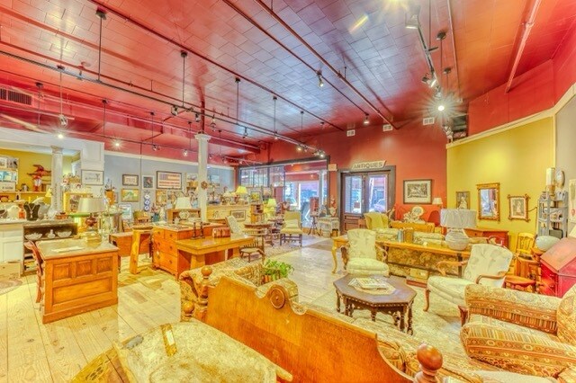 More Photos Of 443 Railroad St, Saint Johnsbury General Retail For Sale