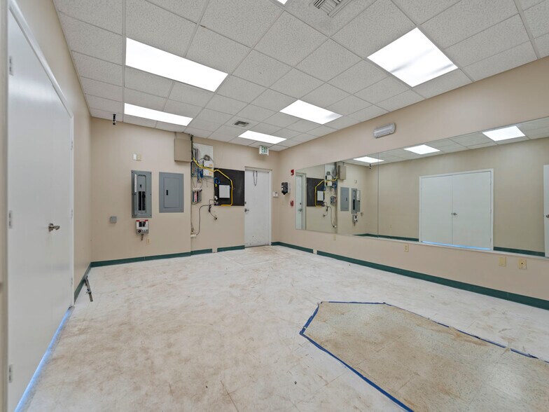 More Photos Of 731-745 Shotgun Rd, Sunrise Office For Sale