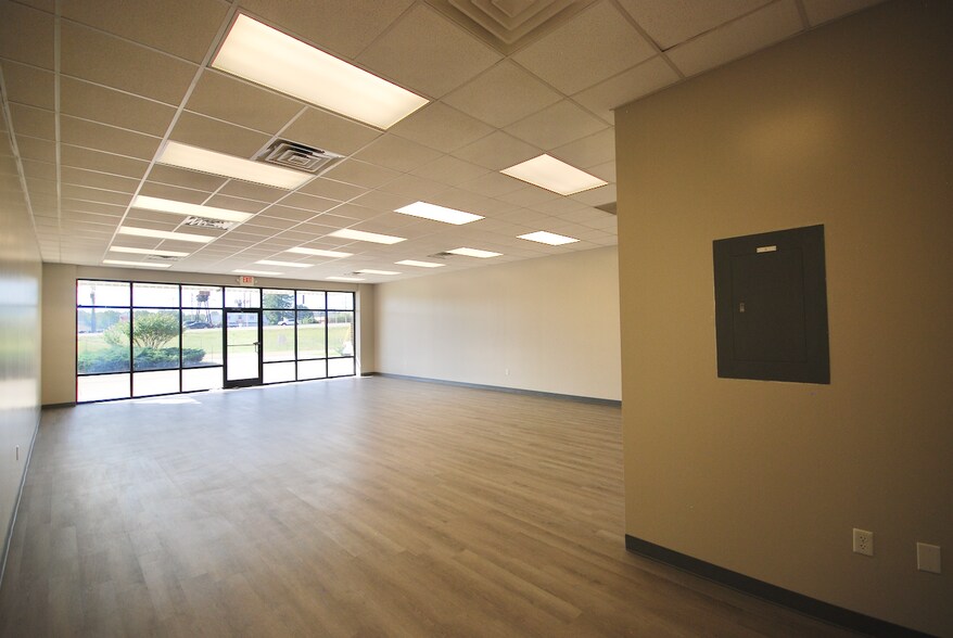 More Photos Of 1932 Highway 45 Byp, Jackson Storefront For Lease