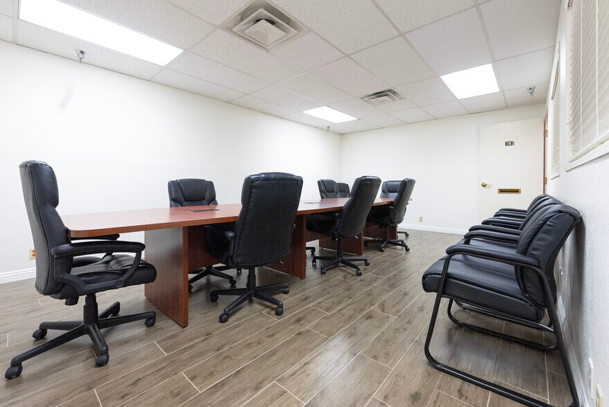 More Photos Of 5430 W Sahara Ave, Las Vegas Office For Lease