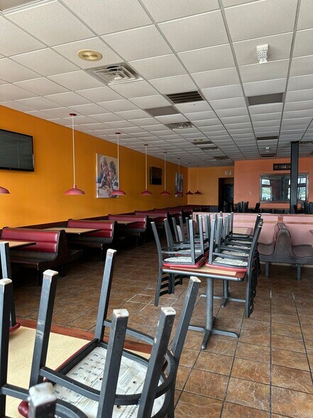 More Photos Of 2150-2172 Walker Lake Rd, Ontario General Retail For Sale