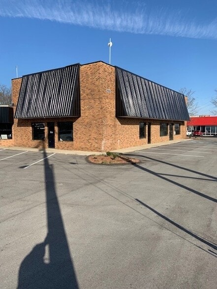 More Photos Of 2015 Family Cir, Lexington Freestanding For Lease