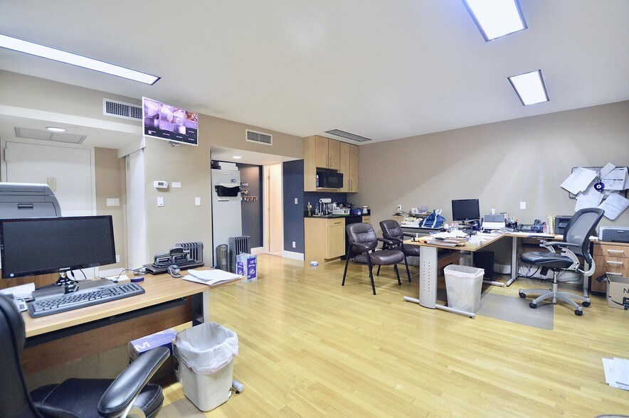 More Photos Of 410-412 W 48th St, New York Apartments For Lease