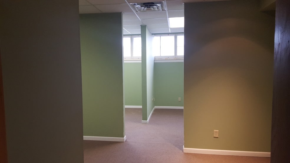 More Photos Of 3915 Hiawatha Ave, Minneapolis Light Distribution For Lease
