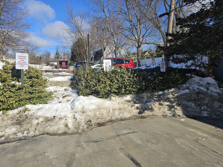 More Photos Of 127-131 E Commerce St, Milford Loft Creative Space For Sale