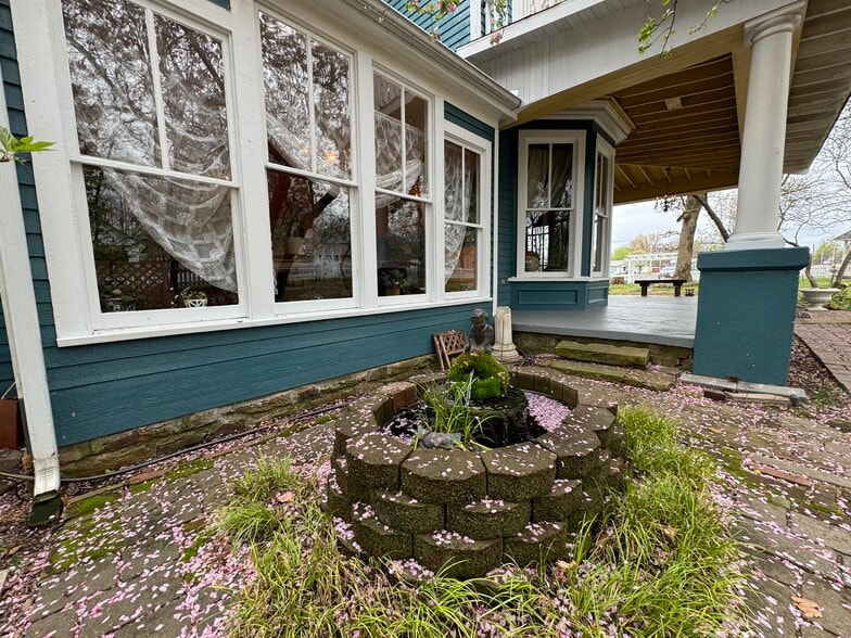 More Photos Of 224 W Chickasaw St, Tahlequah Hospitality For Sale