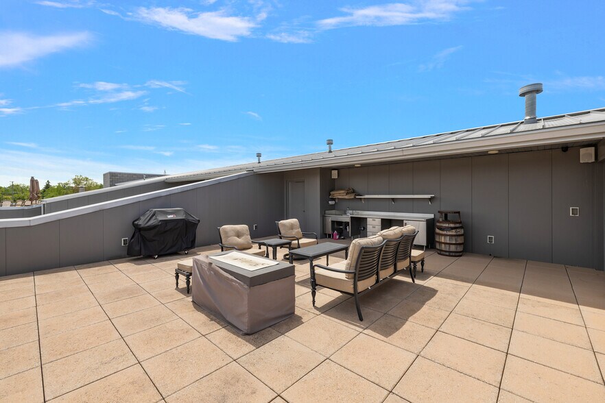 More Photos Of 148 Pit Ln, Pontiac Parking Garage For Sale