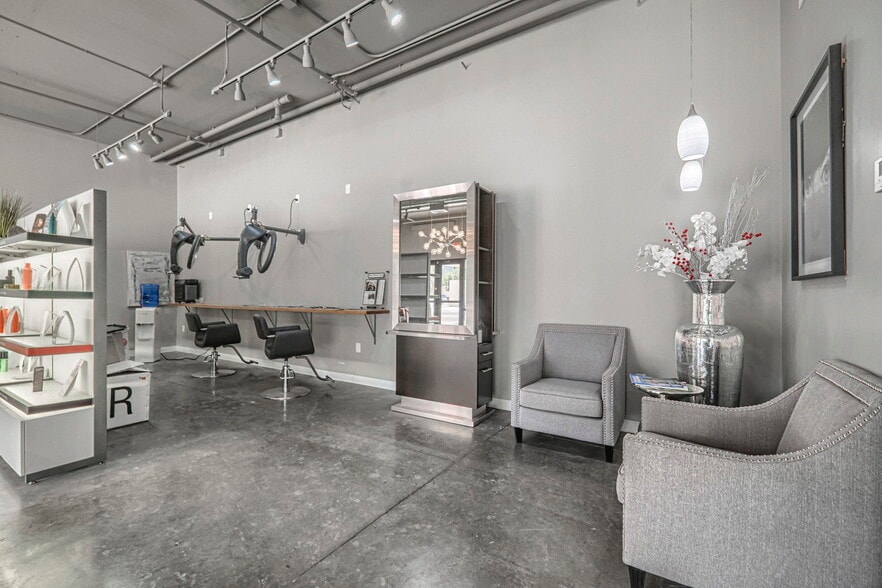 More Photos Of 100 N Main St, Midland Apartments For Lease