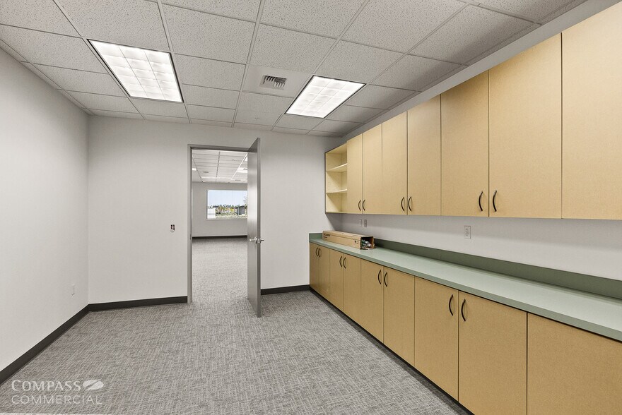 More Photos Of 123 SW Columbia St, Bend Office For Sale