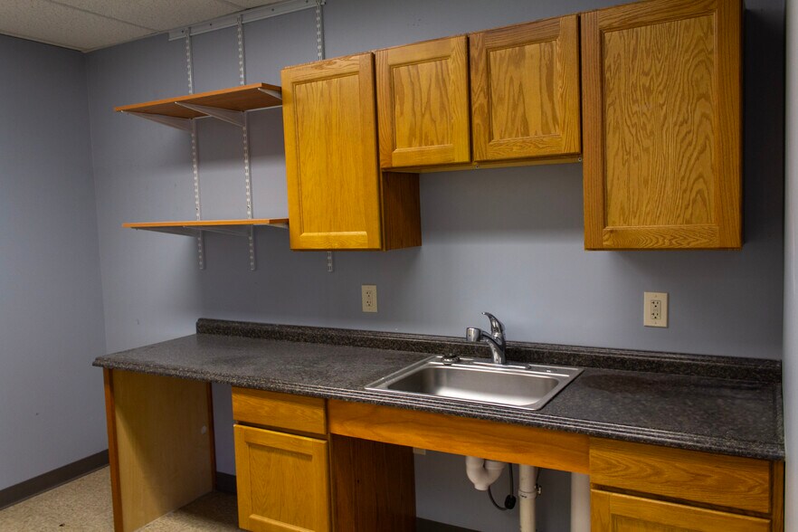 More Photos Of 11 Century Hill Dr, Latham Office For Lease