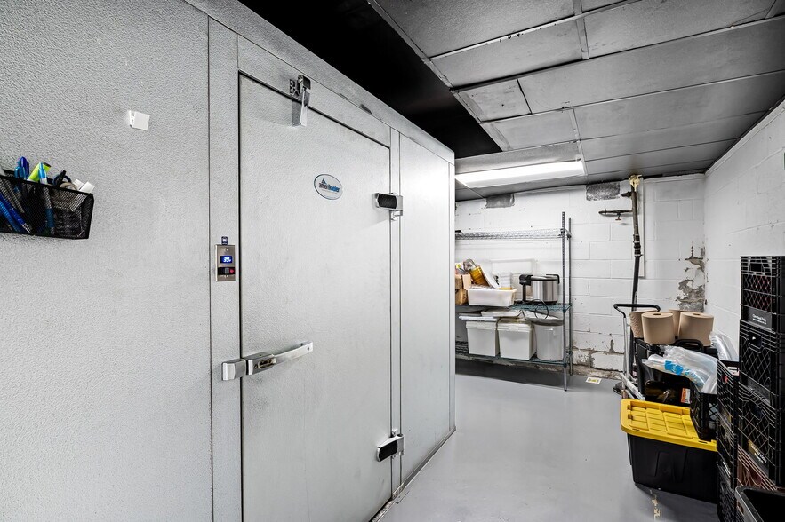 More Photos Of 13 W Allegheny Ave, Towson Storefront For Sale