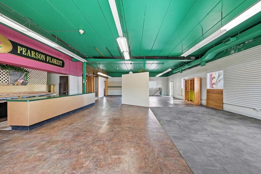 More Photos Of 112 Sommerville St S, Shakopee Freestanding For Sale